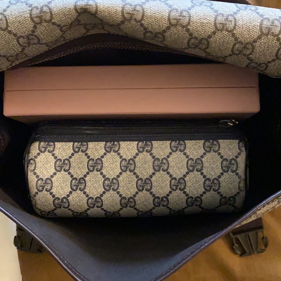 I have an Authentic Gucci supreme canvas messenger bag unisex - Picture 9 of 16